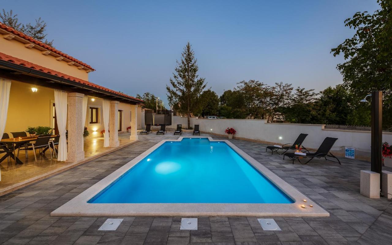 Villa Desapemani Žminj Extérieur photo