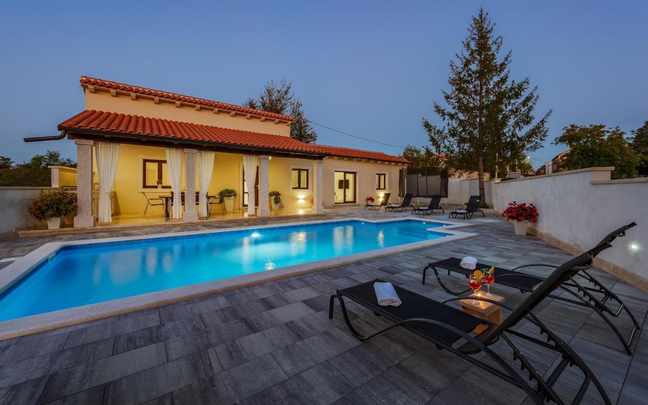 Villa Desapemani Žminj Extérieur photo