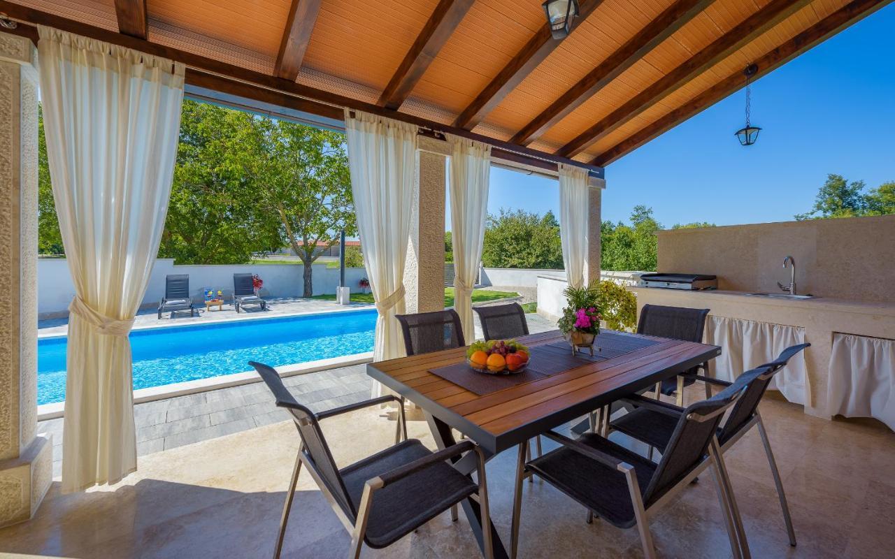 Villa Desapemani Žminj Extérieur photo