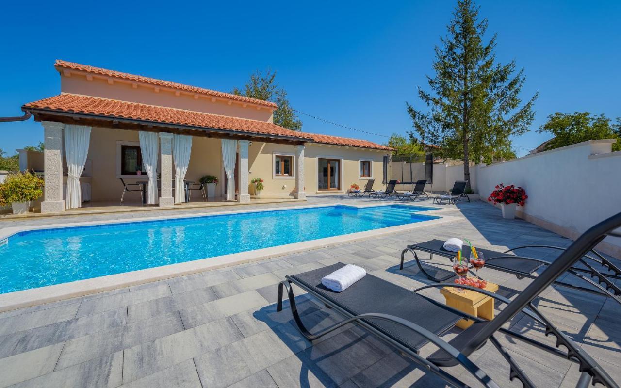 Villa Desapemani Žminj Extérieur photo