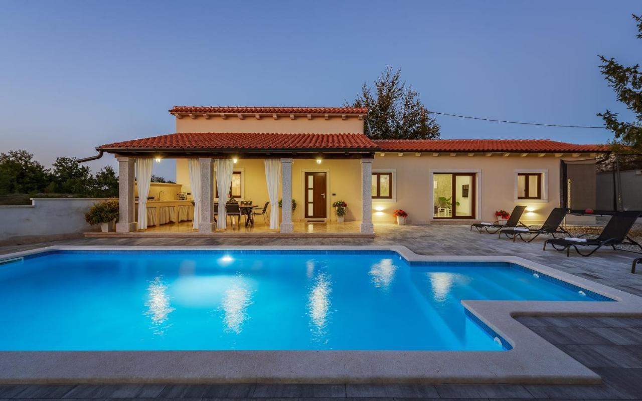 Villa Desapemani Žminj Extérieur photo