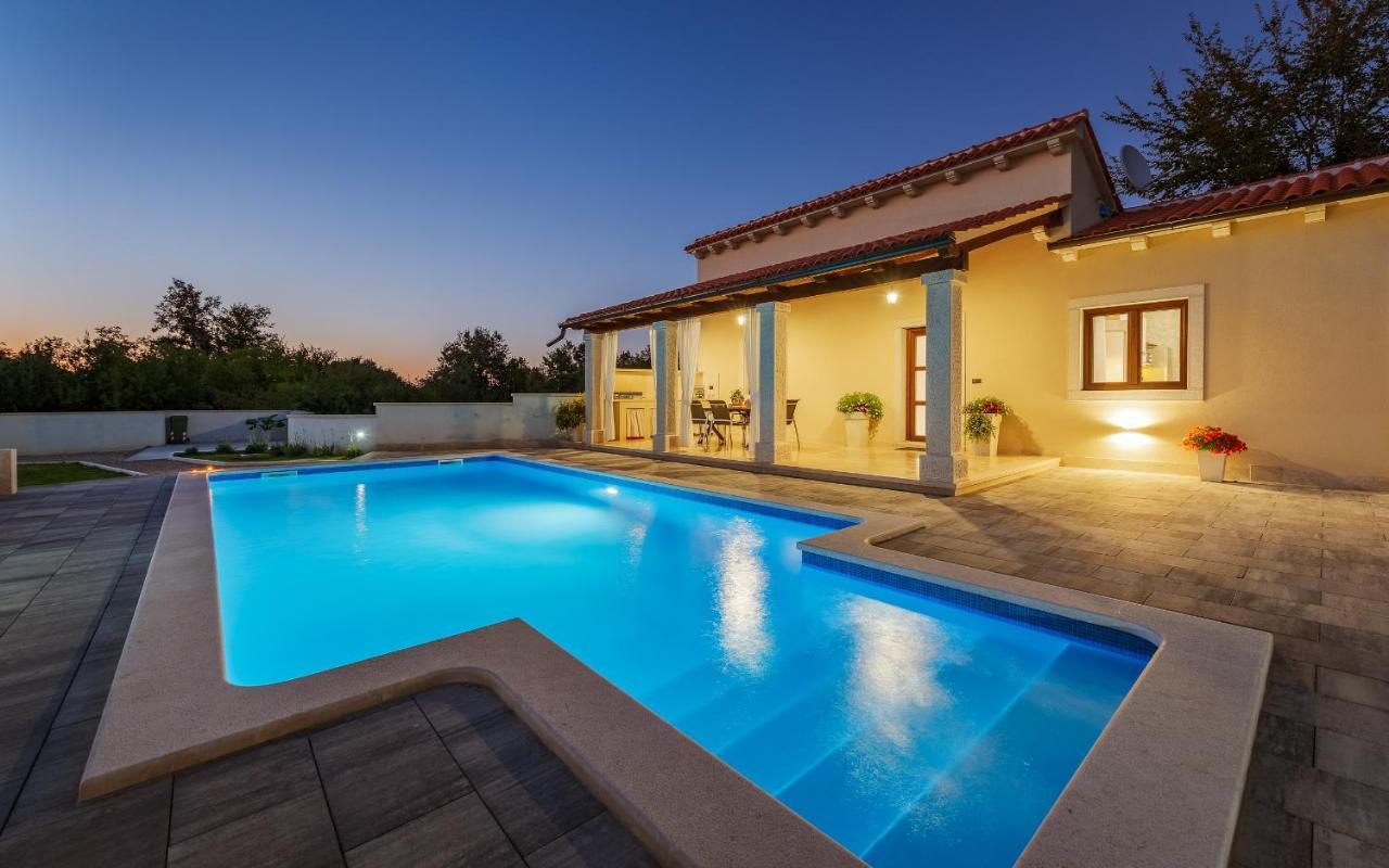 Villa Desapemani Žminj Extérieur photo
